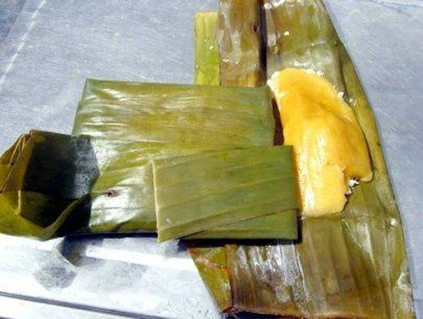 3. Bánh thốt nốt Du khách đến chùa Hang (Kiên Giang) được trẻ em người Khmer ở đây mời mua một loại bánh đặc sản của vùng đất này: bánh thốt nốt được đặt trong những chiếc rổ tre, trông rất xinh xắn. Bánh thốt nốt là loại bánh dân dã của người Khmer Nam bộ. Chỉ có bà con Khmer mới có thể làm ra chiếc bánh ngon và đậm đà hương vị. 3. Bánh thốt nốt Du khách đến chùa Hang (Kiên Giang) được trẻ em người Khmer ở đây mời mua một loại bánh đặc sản của vùng đất này: bánh thốt nốt được đặt trong những chiếc rổ tre, trông rất xinh xắn. Bánh thốt nốt là loại bánh dân dã của người Khmer Nam bộ. Chỉ có bà con Khmer mới có thể làm ra chiếc bánh ngon và đậm đà hương vị.