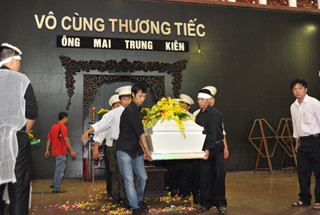 Bệnh viện FV đã để bệnh nhân chết vì thiếu máu thì lại đổ cho bệnh tim, trong khi các kết quả xét nghiệm tim của ông Kiên trước khi chết đều không có gì bất thường - đó là kết luận của bệnh viện Fountain Valley (Mỹ). Bệnh viện FV đã để bệnh nhân chết vì thiếu máu thì lại đổ cho bệnh tim, trong khi các kết quả xét nghiệm tim của ông Kiên trước khi chết đều không có gì bất thường - đó là kết luận của bệnh viện Fountain Valley (Mỹ).