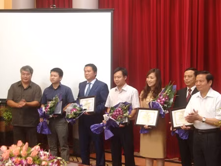 Với một bảng công bố xếp hạng chỉ số tín nhiệm 32 ngân hàng (NH) chưa chuẩn xác, mặc dù đơn vị xếp hạng đã gửi lời “xin lỗi” công khai trên các phương tiện thông tin đại chúng nhưng phía các NH vẫn cho rằng: Như thế vẫn là chưa đủ. (Ảnh: Dân trí)