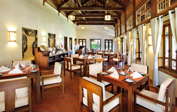 Khu ẩm thực với 2 nhà hàng sang trọng, thực đơn đặc sắc, phong phú mang đậm phong vị 3 miền cùng các đặc sản châu Âu, Á..