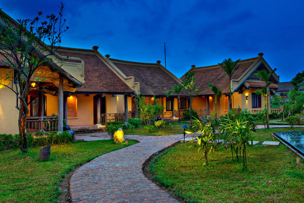 Emeralda Ninh Bình có tất cả 172 phòng nghỉ mang phong cách truyền thống Bắc Bộ Việt Nam được trang bị các tiện nghi cao cấp và thân thiện với môi trường.