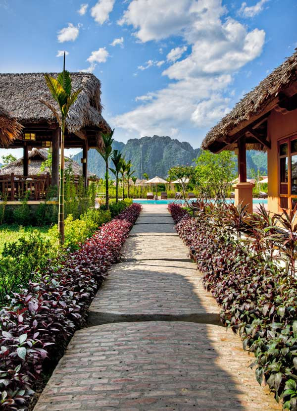 Ngoài ra, Emeralda Ninh Bình còn tự hào cam kết trách nhiệm bảo vệ môi trường với những vật liệu tự nhiên được khai thác tối đa trong xây dựng để cho ra đời một tuyệt tác cực kỳ gần gũi với thiên nhiên.