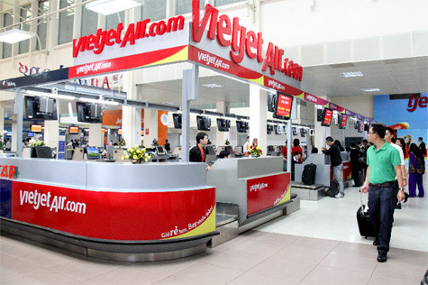 Với giá vé 250.000 đồng/chặng trong chương trình khuyến mại lần này, những hành khách trên tuyến bay Hà nội –Tp HCM có nhu cầu đi lại hoặc vào miền Nam ăn Tết sẽ có cơ hội tiết kiệm đáng kể chi phí. Với giá vé 250.000 đồng/chặng trong chương trình khuyến mại lần này, những hành khách trên tuyến bay Hà nội –Tp HCM có nhu cầu đi lại hoặc vào miền Nam ăn Tết sẽ có cơ hội tiết kiệm đáng kể chi phí.