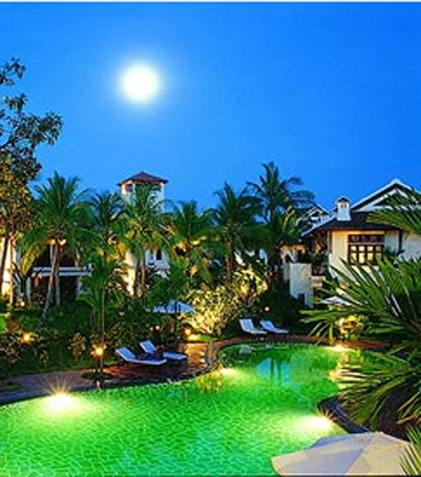 Năm 2000, khu nghỉ dưỡng cao cấp đầu tiên của Tập đoàn Khaisilk “Hội An Riverside Resort & Spa” được đặt tại 175 Cửa Đại, Hội An, Quảng Nam. Đây là resort đầu tiên của Hội An và gần như là resort đầu tiên ở Việt Nam, được một tạp chí rất uy tín của Mỹ bình bầu là một trong những resort tốt nhất thế giới. Năm 2000, khu nghỉ dưỡng cao cấp đầu tiên của Tập đoàn Khaisilk “Hội An Riverside Resort & Spa” được đặt tại 175 Cửa Đại, Hội An, Quảng Nam. Đây là resort đầu tiên của Hội An và gần như là resort đầu tiên ở Việt Nam, được một tạp chí rất uy tín của Mỹ bình bầu là một trong những resort tốt nhất thế giới.