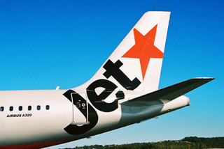 Từ 3 giờ sáng ngày 8/5, vé được bán rộng rãi tại trang web www jetstar.com và kết thúc lúc 20 giờ 59 phút ngày 9/5/2012. Từ 3 giờ sáng ngày 8/5, vé được bán rộng rãi tại trang web www jetstar.com và kết thúc lúc 20 giờ 59 phút ngày 9/5/2012.