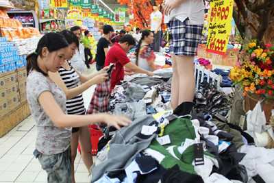 Từ 4 - 23/9/2012, Big C tổ chức 6 chương trình khuyến mại với hơn 2.000 mặt hàng có mức giảm giá từ 5-50% kèm theo nhiều quà tặng thiết thực và hoạt náo thú vị.