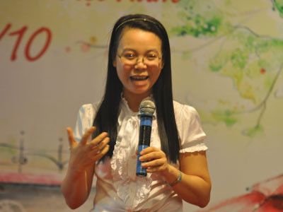 Với chị Chu Thanh Hà, Phó TGĐ FPT dù đã có ba đứa con nhưng chồng vẫn luôn là người chiếm "vị trí ưu tiên số 1". (Ảnh: Chúng ta)