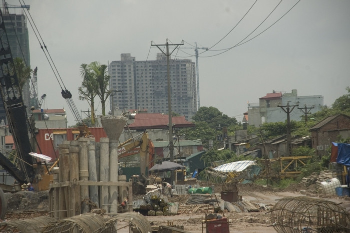 Đối với dự án khu đô thị mới Đại Thanh, khách hàng cần thận trọng, xem xét kỹ hợp đồng góp vốn, xem giá 14 triệu đồng/m2 có cam kết giữ nguyên tới lúc bàn giao nhà hay không để tránh trường hợp bị mua hớ. (Ảnh: Viết Cường - Nguyễn Tiến, GDVN).