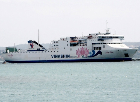 Tàu Hoa Sen sau vụ bị bắt giữ đã bị đối tác hủy hợp đồng thuê. Ảnh: Đình Quân - TTO.