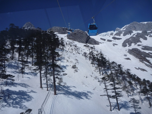 Với tour Côn Minh - Đại Lý - Lệ Giang, các cặp tình nhân sẽ có cơ hội lên đỉnh Ngọc Long Tuyết Sơn ở độ cao 3200m ngắm toàn cảnh núi tuyết và cùng trao lời thề nguyền về một tình yêu bất tử, vĩnh hằng. Với tour Côn Minh - Đại Lý - Lệ Giang, các cặp tình nhân sẽ có cơ hội lên đỉnh Ngọc Long Tuyết Sơn ở độ cao 3200m ngắm toàn cảnh núi tuyết và cùng trao lời thề nguyền về một tình yêu bất tử, vĩnh hằng.