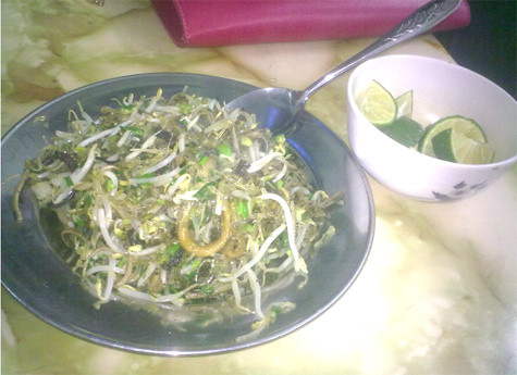 Ngán chê, ê hề với thịt mỡ, dưa hành, ra Tết, nhiều người dân thèm lắm một bát phở, một đĩa miến lươn để đổi món.