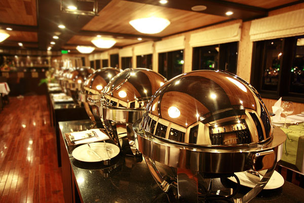 Đội tàu Syrena bao gồm 02 tàu với tổng số 34 cabin được trang bị đầy đủ tiện nghi, không chỉ lý tưởng để du ngoạn Hạ Long mà còn thích hợp tổ chức nhiều dạng sự kiện (lễ cưới, lễ đính hôn, hội nghị, hội thảo,…).