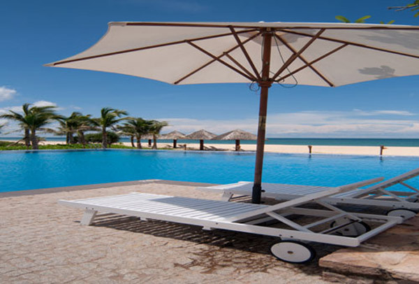 Bạn còn có thể đắm mình thư giãn trong hồ bơi gần bãi biển. Bạn còn có thể đắm mình thư giãn trong hồ bơi gần bãi biển.