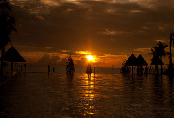 Trải nghiệm một đêm thiên đường tại Eden Resort trên đảo ngọc Phú Quốc, bạn phải bỏ ra khoảng 116 USD cho một phòng đôi. Trải nghiệm một đêm thiên đường tại Eden Resort trên đảo ngọc Phú Quốc, bạn phải bỏ ra khoảng 116 USD cho một phòng đôi.