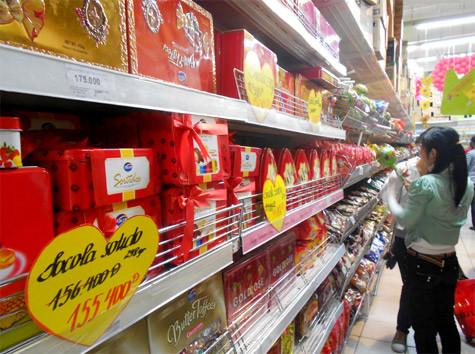 Mặt hàng sô cô la với nhiều khuyến mại bán chạy và hút khách, BigC dự kiến lượng khách tăng 70% so với ngày thường. Mặt hàng sô cô la với nhiều khuyến mại bán chạy và hút khách, BigC dự kiến lượng khách tăng 70% so với ngày thường.