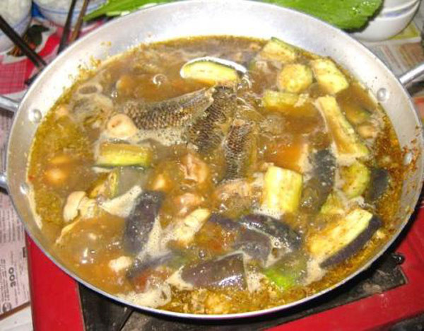 1. Mắm kho Nam Bộ Không chỉ Đồng Tháp, mắm kho đã trở thành đặc sản của vùng sông nước Cửu Long. Những đứa con xa nhà lâu ngày trở về quê hương đều muốn má mình, chị mình nấu món mắm kho ăn cho đã thèm. Món mắm kho đã in sâu vào ký ức của bao thế hệ vùng đất này. 1. Mắm kho Nam Bộ Không chỉ Đồng Tháp, mắm kho đã trở thành đặc sản của vùng sông nước Cửu Long. Những đứa con xa nhà lâu ngày trở về quê hương đều muốn má mình, chị mình nấu món mắm kho ăn cho đã thèm. Món mắm kho đã in sâu vào ký ức của bao thế hệ vùng đất này.