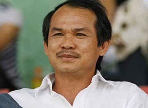 “Tôi không có bằng đại học là đúng nhưng người ta tưởng tôi không học là hiểu lầm. Ở trường đại học, các bạn chỉ học có 5 năm còn tụi tôi học trường đời tới 35 năm rồi” - DN Đoàn Nguyên Đức chia sẻ.