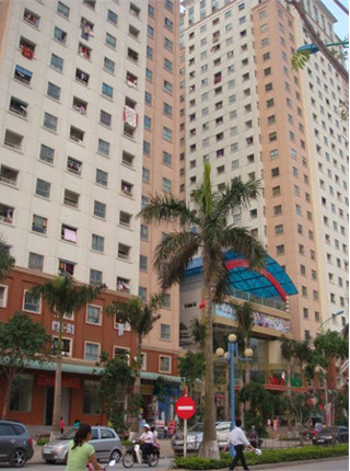 Căn hộ tại tầng 9 tòa nhà chung cư CT1B1 thuộc dự án nhà ở Xa La (Hà Đông, Hà Nội) đứng tên một người nhưng khi hoàn thiện lại được chủ đầu tư bàn giao cho một người khác. Căn hộ tại tầng 9 tòa nhà chung cư CT1B1 thuộc dự án nhà ở Xa La (Hà Đông, Hà Nội) đứng tên một người nhưng khi hoàn thiện lại được chủ đầu tư bàn giao cho một người khác.
