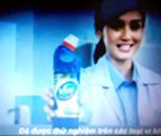 Theo ông Hùng, với những quảng cáo phản cảm, người tiêu dùng vừa thấy xuất hiện trên tivi đã vội tắt, như vậy, chẳng khác nào, doanh nghiệp đang tự giết mình vì đánh mất đi người xem.