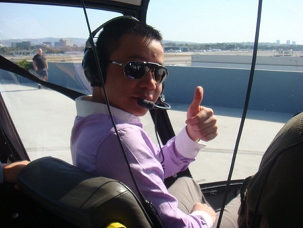 Ông chủ của khu biệt thự siêu sang này là Phan Hùng Cường, biệt danh Cường "Luxury” - chủ tịch của tập đoàn Vương Cường - từng giới thiệu: Tập đoàn của mình kinh doanh đa lĩnh vực, ngành nghề nhưng chủ yếu tập trung ở 3 mảng: bất động sản, tài chính, khu công nghiệp.