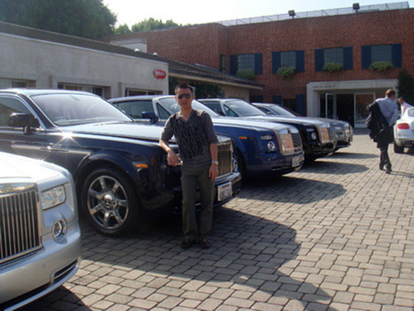 Đam mê siêu xe, hình ảnh Cường Luxury gắn liền với Lamborghini, Rolls Royce, Ferrari… Biệt danh Cường "Luxury” cũng bắt nguồn từ hoạt động, ngành nghề kinh doanh xe sang, cao cấp này.