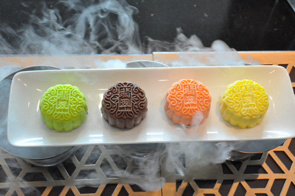 Các hương vị khác nhau của bánh Trung thu khách sạn 5 sao tại Hà Nội - khách sạn Sofitel Plaza. Các hương vị khác nhau của bánh Trung thu khách sạn 5 sao tại Hà Nội - khách sạn Sofitel Plaza.