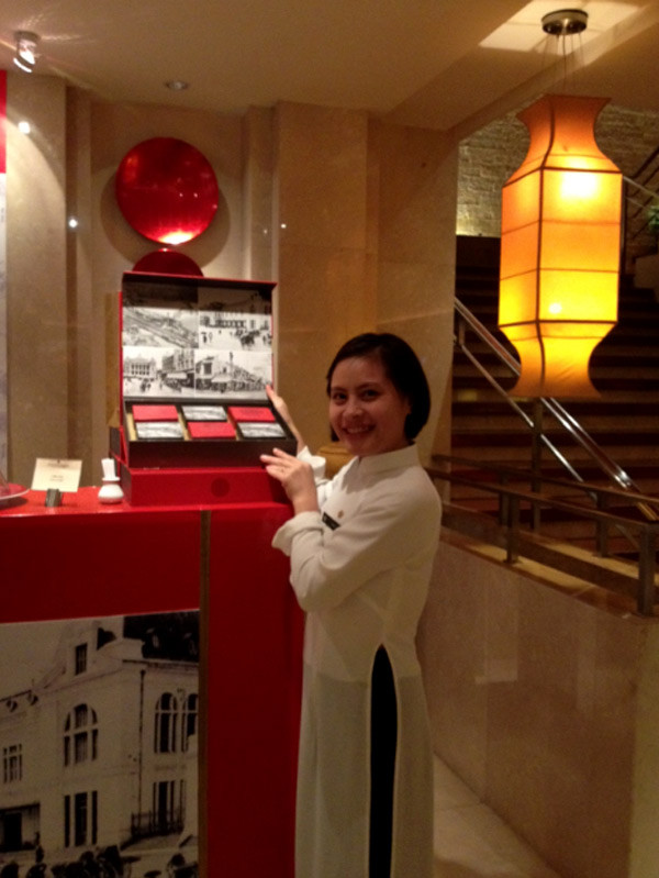 Hộp Trăng xưa giá 595.000 đồng/1 hộp ( giá chưa bao gồm thuế). Hộp Trăng xưa giá 595.000 đồng/1 hộp ( giá chưa bao gồm thuế).