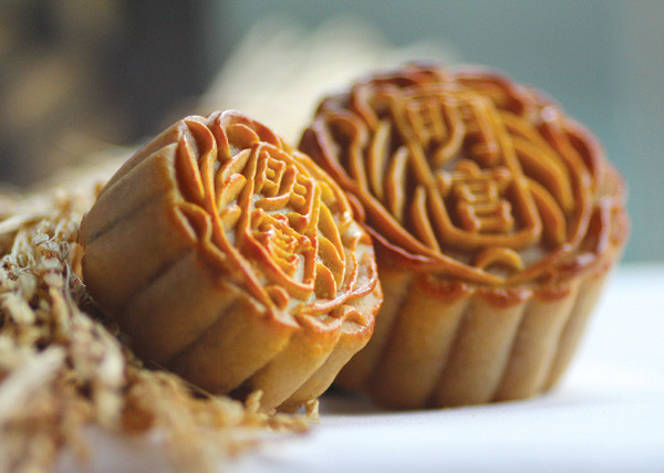 Với thiết kế vỏ hộp thanh lịch, mỗi loại bánh nhân khác nhau sẽ có giá khác nhau tùy khách hàng chọn lựa, giá ưu đãi từ 650.000 – 750.000 đồng/hộp. Với thiết kế vỏ hộp thanh lịch, mỗi loại bánh nhân khác nhau sẽ có giá khác nhau tùy khách hàng chọn lựa, giá ưu đãi từ 650.000 – 750.000 đồng/hộp.