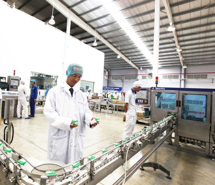 Dây chuyền sản xuất sữa của Vinamilk tại Nhà máy sữa Angkor. Dây chuyền sản xuất sữa của Vinamilk tại Nhà máy sữa Angkor.