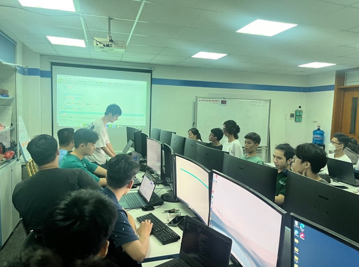 Sinh viên Trường Đại học Giao thông vận tải được học tập với cơ sở vật chất hiện đại (Ảnh: NTCC). Picture1.jpg