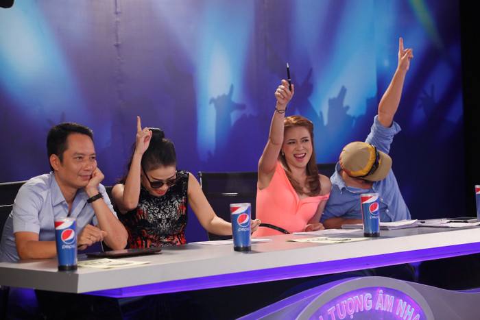 Nữ ca sĩ từng là giám khảo khách mời của Vietnam Idol 2014. Nữ ca sĩ từng là giám khảo khách mời của Vietnam Idol 2014.