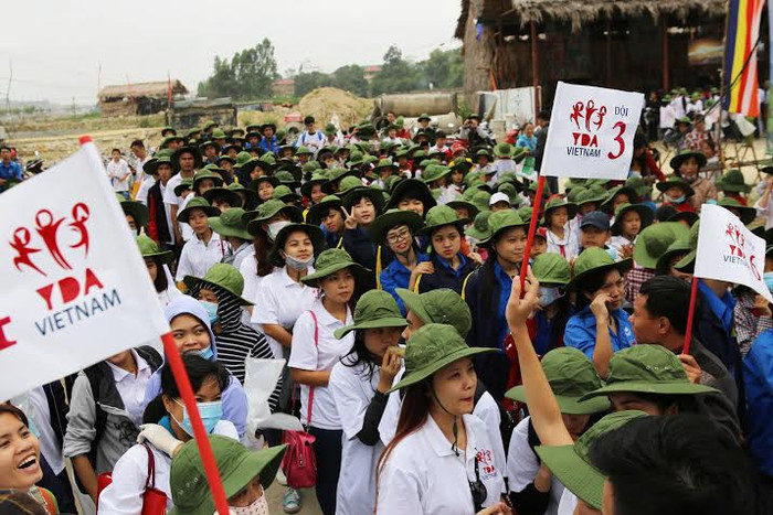 Làm sạch môi trường với “Ngày Chủ Nhật Xanh” ảnh 2 Làm sạch môi trường với “Ngày Chủ Nhật Xanh” ảnh 2