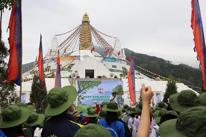 Làm sạch môi trường với “Ngày Chủ Nhật Xanh” ảnh 1 Làm sạch môi trường với “Ngày Chủ Nhật Xanh” ảnh 1