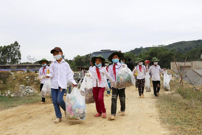 Làm sạch môi trường với “Ngày Chủ Nhật Xanh” ảnh 3 Làm sạch môi trường với “Ngày Chủ Nhật Xanh” ảnh 3