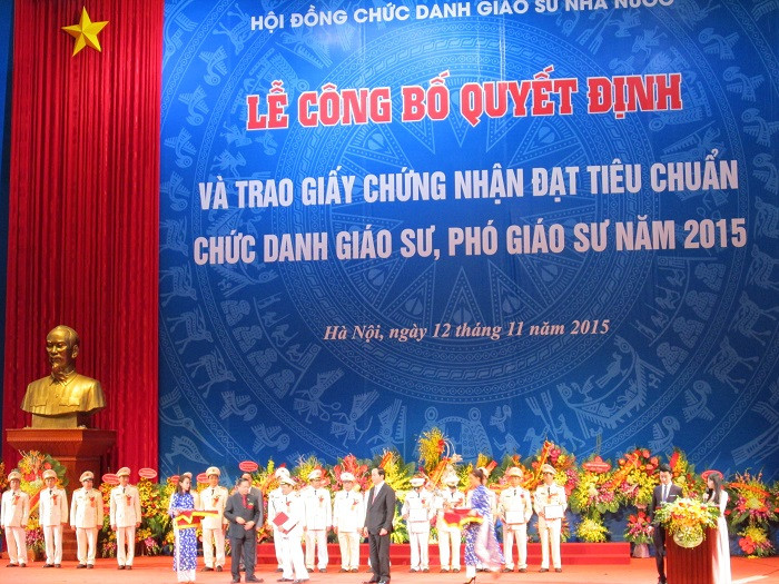 Lễ vinh danh 522 tân Giáo sư và Phó giáo sư năm 2015 (Ảnh: Thùy Linh) Lễ vinh danh 522 tân Giáo sư và Phó giáo sư năm 2015 (Ảnh: Thùy Linh)
