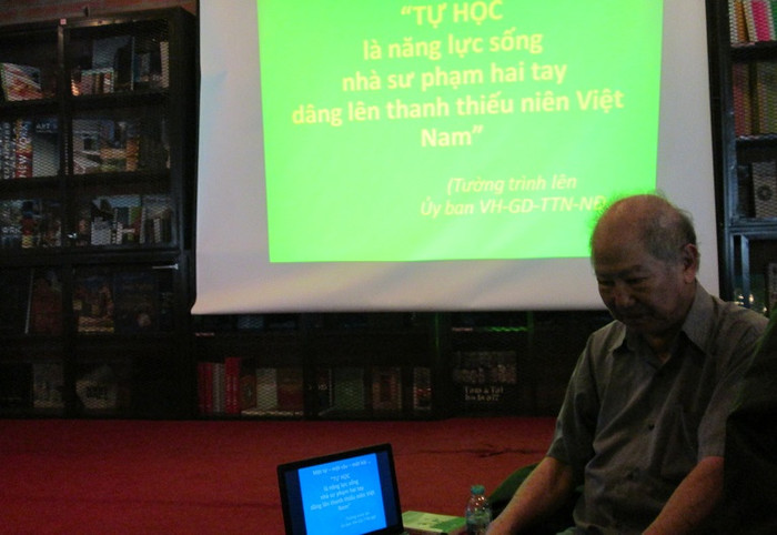 Theo nhà giáo Phạm Toàn, nhóm Cánh Buồm định hướng TỰ HỌC là năng lực sống mà nhà sư phạm phải dùng cả hai tay để dâng lên thanh thiếu niên Việt Nam. (Ảnh: Thùy Linh) Theo nhà giáo Phạm Toàn, nhóm Cánh Buồm định hướng TỰ HỌC là năng lực sống mà nhà sư phạm phải dùng cả hai tay để dâng lên thanh thiếu niên Việt Nam. (Ảnh: Thùy Linh)