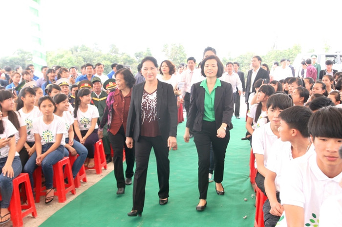 Sau khi viếng mộ cố Đại tướng Võ Nguyên Giáp, Phó chủ tịch Quốc hội Nguyễn Thị Kim Ngân đã đến tham dự Lễ trồng cây trong chương trình “Quỹ 1 triệu cây xanh cho Việt Nam” do Tổng cục Môi trường thuộc Bộ Tài nguyên và Môi trường và Công ty Cổ phần Sữa Việt Nam Vinamilk phối hợp tổ chức.