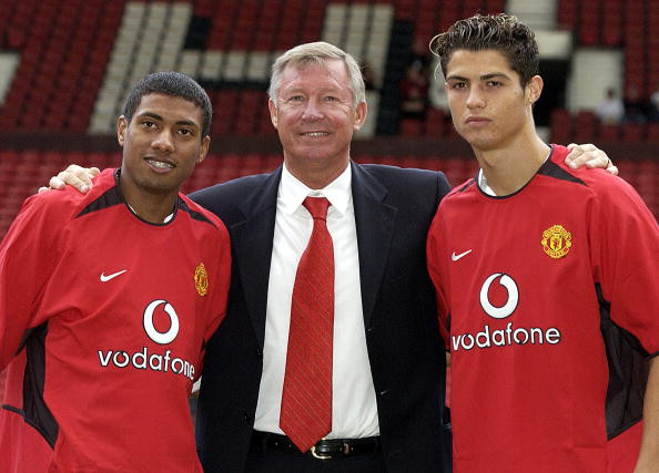 Kleberson và Ronaldo khi mới gia nhập MU. Kleberson và Ronaldo khi mới gia nhập MU.