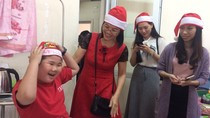 Nụ cười đã trở lên trên đôi môi bỏng rát vì hóa chất của bệnh nhi ung thư. Ảnh: HD Nụ cười đã trở lên trên đôi môi bỏng rát vì hóa chất của bệnh nhi ung thư. Ảnh: HD