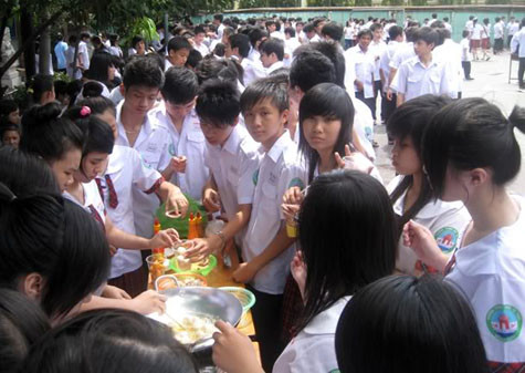 và học sinh trường THPT Tư thục Hồng Đức, TP Hồ Chí Minh là 1 và học sinh trường THPT Tư thục Hồng Đức, TP Hồ Chí Minh là 1