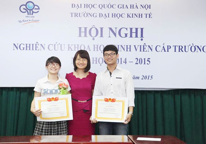 Thủ khoa Đại học Kinh tế từng đoạt giải ba nghiên cứu khoa học cấp trường (Ảnh: Nhân vật cung cấp) Thủ khoa Đại học Kinh tế từng đoạt giải ba nghiên cứu khoa học cấp trường (Ảnh: Nhân vật cung cấp)