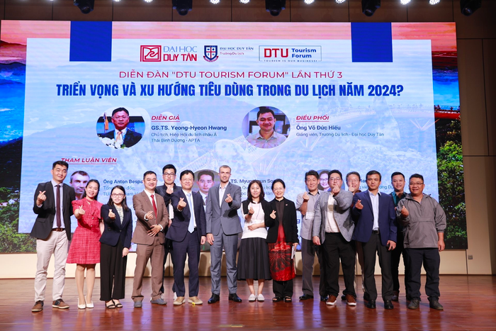 Diễn đàn "Triển vọng và xu hướng tiêu dùng trong du lịch năm 2024" do Trường Đại học Duy Tân tổ chức. Ảnh: NTCC. Diễn đàn "Triển vọng và xu hướng tiêu dùng trong du lịch năm 2024" do Trường Đại học Duy Tân tổ chức. Ảnh: NTCC.