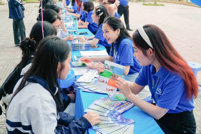 Trường Đại học Hòa Bình trong buổi tư vấn tuyển sinh. Ảnh: Website nhà trường. Trường Đại học Hòa Bình trong buổi tư vấn tuyển sinh. Ảnh: Website nhà trường.