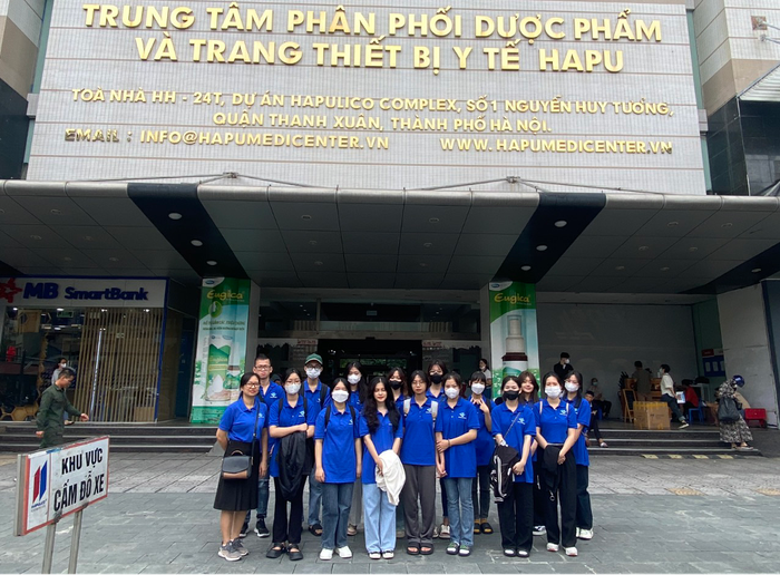 Sinh viên đi thực tập tại Trung tâm phân phối Dược phẩm và trang thiết bị y tế HAPU. Ảnh: NVCC Sinh viên đi thực tập tại Trung tâm phân phối Dược phẩm và trang thiết bị y tế HAPU. Ảnh: NVCC