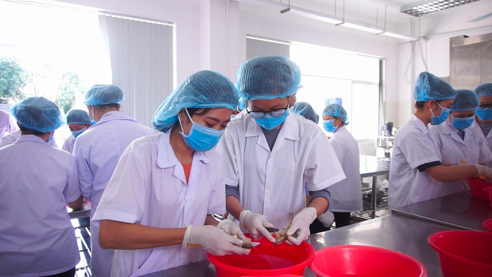 Sinh viên ngành Công nghệ chế biến thuỷ sản. Ảnh: Website nhà trường Sinh viên ngành Công nghệ chế biến thuỷ sản. Ảnh: Website nhà trường