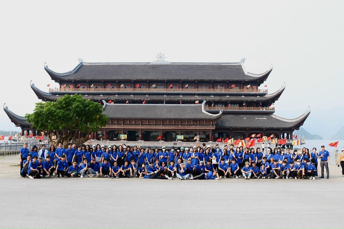 Sinh viên khoa Du lịch, Trường Đại học Hòa Bình trong chuyến đi thực tế. Ảnh: NVCC Sinh viên khoa Du lịch, Trường Đại học Hòa Bình trong chuyến đi thực tế. Ảnh: NVCC
