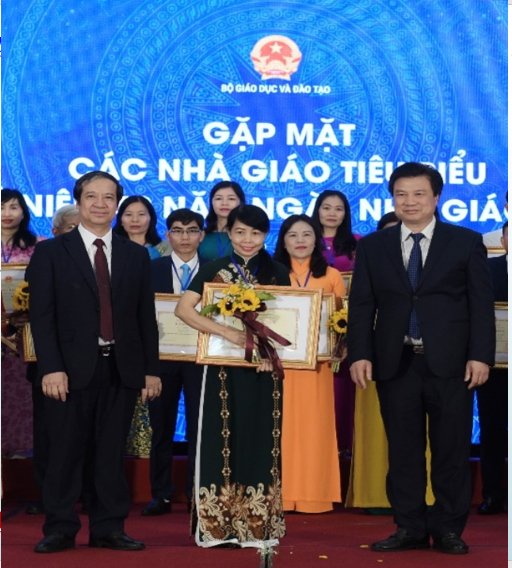 Năm 2022, cô Đỗ Thị Hồi từng được Bộ Giáo dục và Đào tạo vinh danh là 1 trong 400 giáo viên tiêu biểu của cả nước. Ảnh: Cổng thông tin điện tử tỉnh Sóc Trăng Năm 2022, cô Đỗ Thị Hồi từng được Bộ Giáo dục và Đào tạo vinh danh là 1 trong 400 giáo viên tiêu biểu của cả nước. Ảnh: Cổng thông tin điện tử tỉnh Sóc Trăng