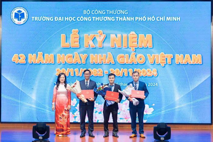 Trường Đại học Công Thương Thành phố Hồ Chí Minh đã long trọng tổ chức trao Quyết định công nhận chức danh Phó Giáo sư năm 2024. Ảnh: Website nhà trường