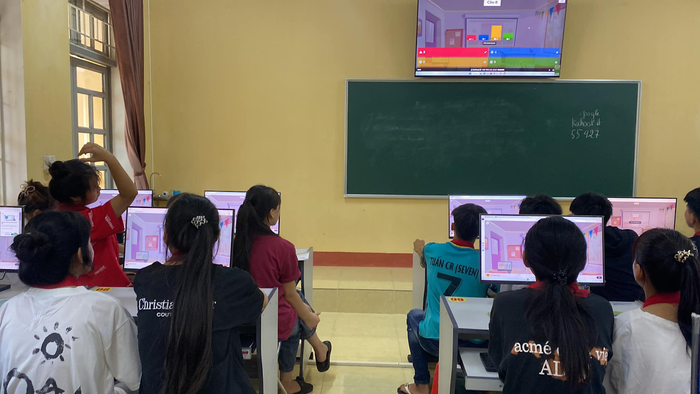 Cô giáo Đỗ Thùy Quyên trong giờ dạy tin học. Ảnh: NVCC Cô giáo Đỗ Thùy Quyên trong giờ dạy tin học. Ảnh: NVCC