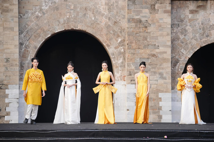 Bộ sưu tập Tháp Chăm của sinh viên Lê Ngô Thảo Uyên và Nguyễn Mai Hương Bộ sưu tập Tháp Chăm của sinh viên Lê Ngô Thảo Uyên và Nguyễn Mai Hương